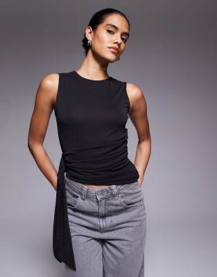 ASOS DESIGN - Ärmelloses Oberteil aus Netzstoff in Schwarz mit drapierter Taille