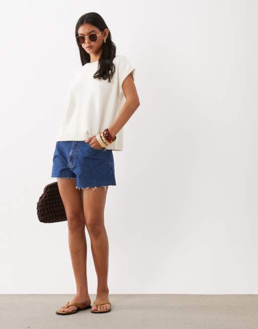 ASOS DESIGN – Ärmelloses Oberteil in Cremeweiß mit genoppter Struktur und Rundhalsausschnitt, 2 von 4