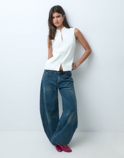 ASOS DESIGN ärmelloses Strickoberteil mit Stehkragen in Weiß, 2 von 4