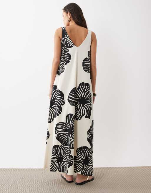 ASOS DESIGN – Ärmelloses Trapez-Maxikleid mit V-Ausschnitt und schwarz-weißem Blattmuster, 4 von 4