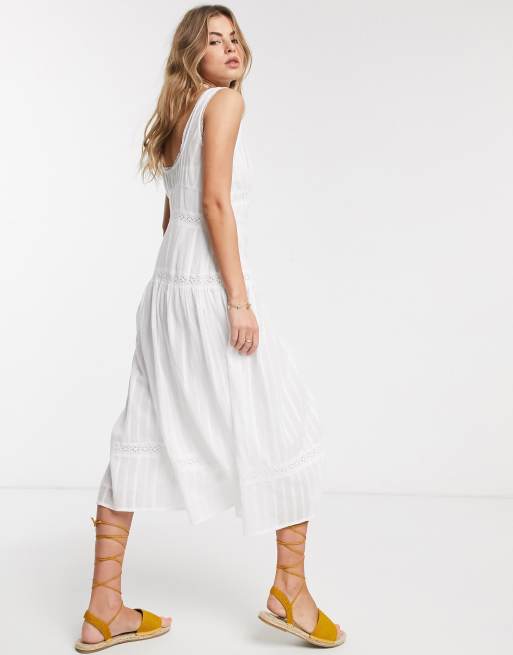 ASOS DESIGN – Ärmelloses, weißes Midikleid mit Spitzeneinsätzen und tiefer Taille, 2 von 4