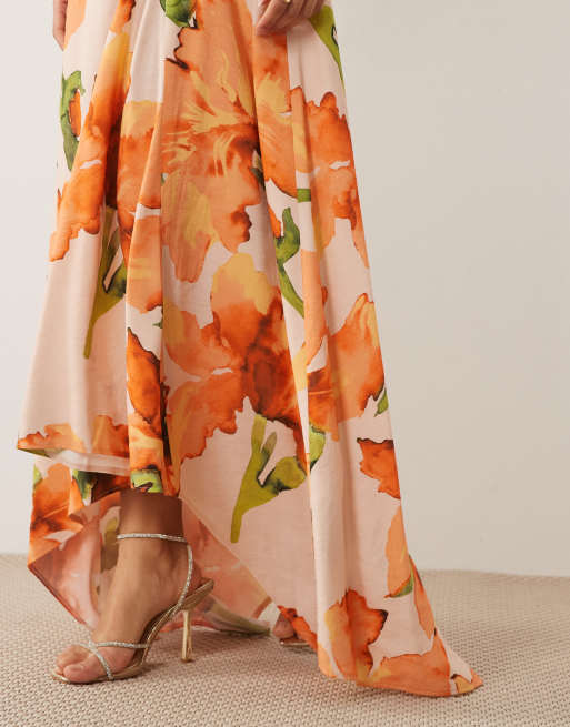 ASOS DESIGN ärmlös racerklänning med hanky-fåll i maxilängd och orange blommigt mönster, 3 av 4