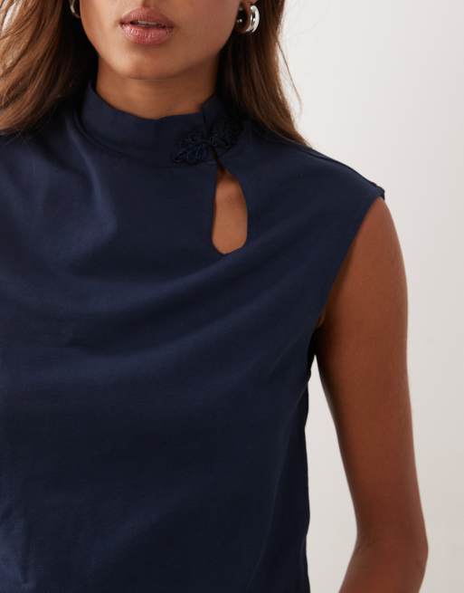 ASOS DESIGN ärmlös topp med ståkrage i marinblått, 2 av 4