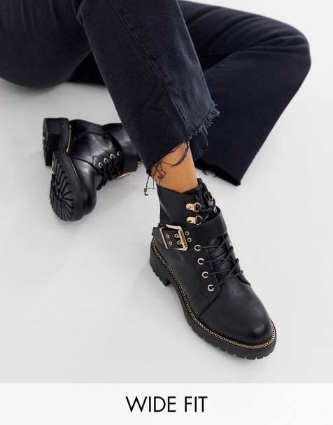 ASOS DESIGN – Armour – Ankle-Boots zum Schnüren mit Kettenverzierung in Schwarz, weite Passform