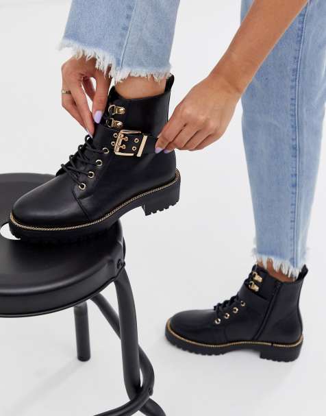 ASOS DESIGN – Armour – Schnürstiefel mit Kette in Schwarz