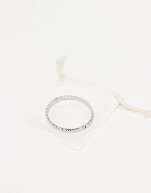 ASOS DESIGN – Armreif aus wasserfestem Edelstahl in Silber mit geriffeltem Design und Geschenkbeutel, 2 von 3