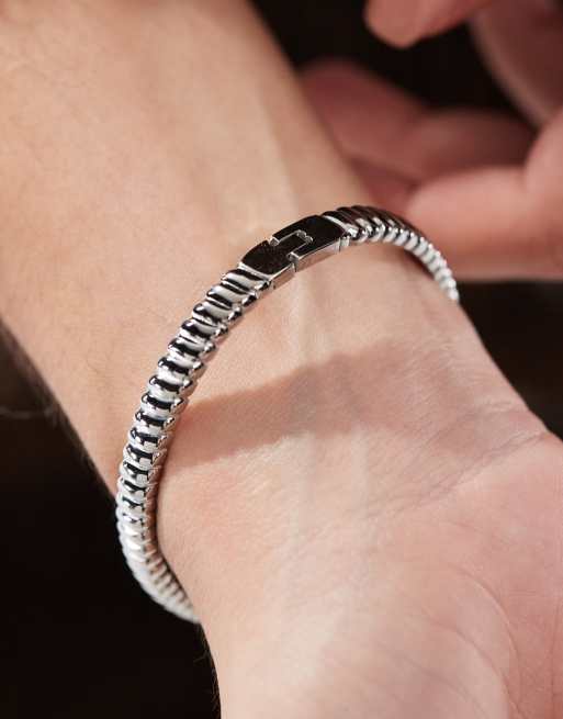 ASOS DESIGN – Armreif aus wasserfestem Edelstahl in Silber mit geriffeltem Design und Geschenkbeutel, 3 von 3
