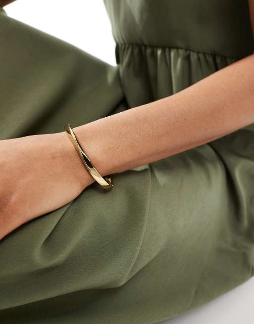 ASOS DESIGN – Armreif mit 14-Karat-Vergoldung und verdrehtem minimalistischem Design, 3 von 4