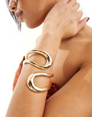 ASOS DESIGN - Armreif mit offenem, umlaufendem Design in Gold-Goldfarben