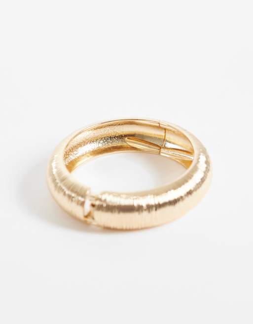 ASOS DESIGN armring med vintagetextur i guldfärg, 3 av 3