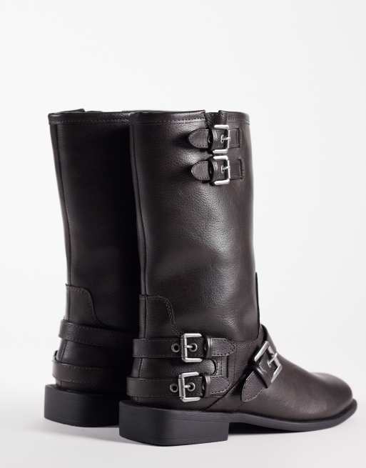 ASOS DESIGN – Asher – Flache Biker-Stiefel in Braun poliert, 3 von 4