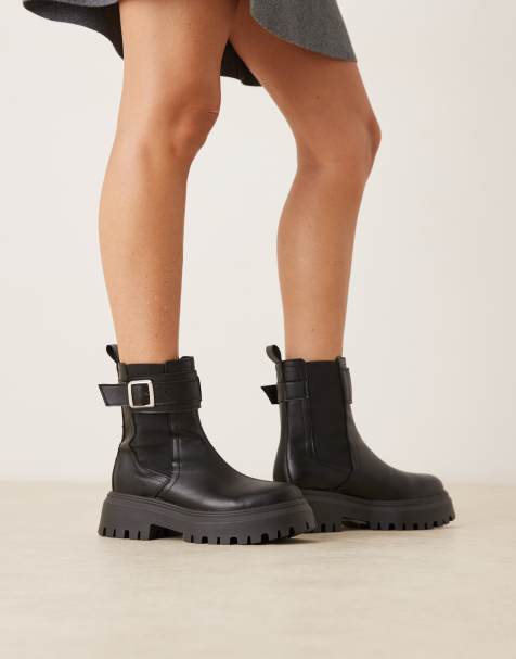 ASOS DESIGN – Astrid – Chelsea-Stiefel aus strukturiertem Kunstleder in Schwarz mit Schnalle und dicker Sohle - view 1