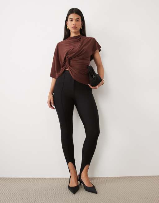 ASOS DESIGN asymetryczny top z drapowaniem i wiązaniem w kolorze czekoladowym, 4 z 4