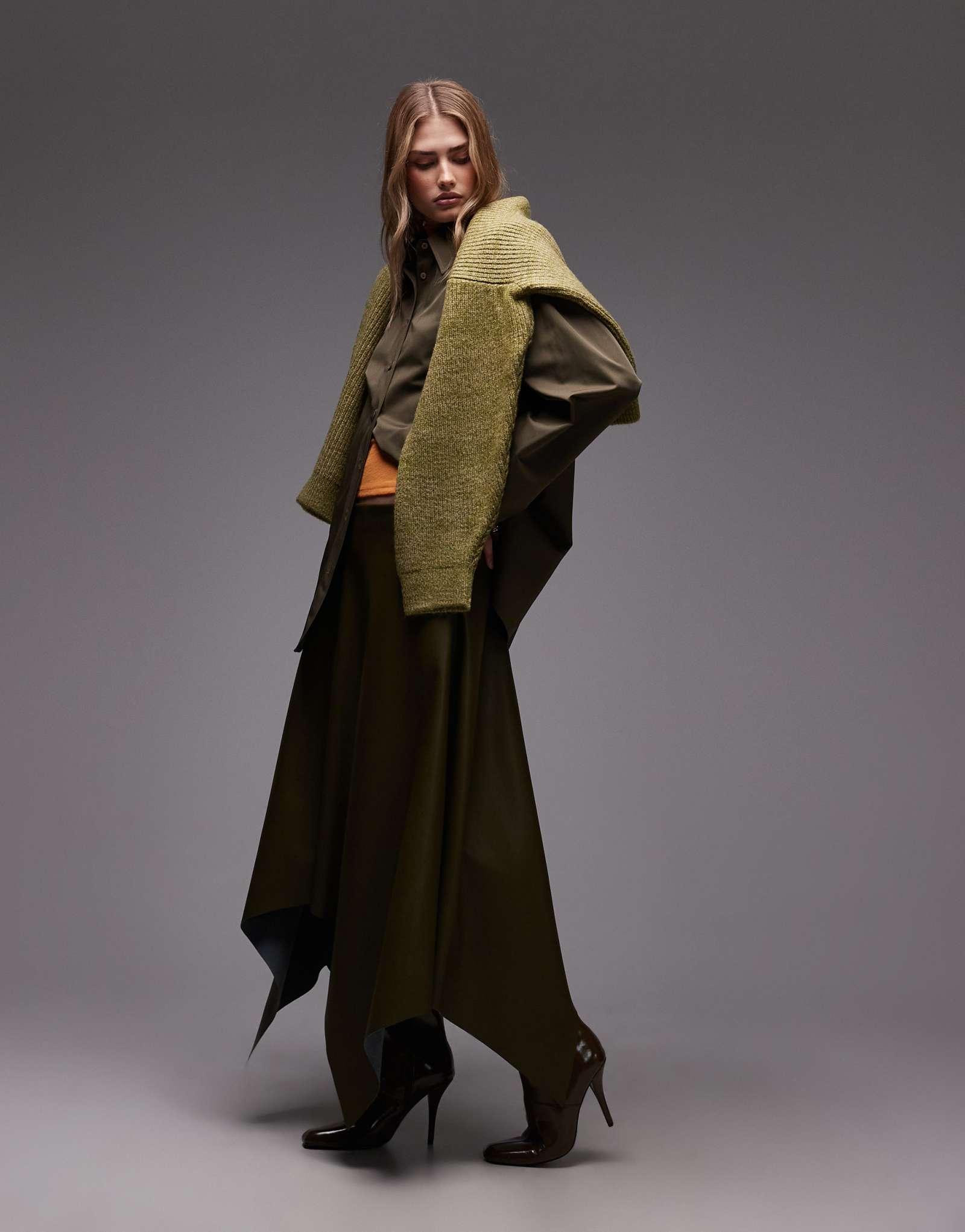 Асимметричная юбка-носовой платок ASOS DESIGN из искусственной кожи средней посадки оливкового цвета