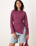 [ASOS DESIGN] ASOS DESIGN asymmetric hem long sleeve ruched side top in fig-Red S Fig