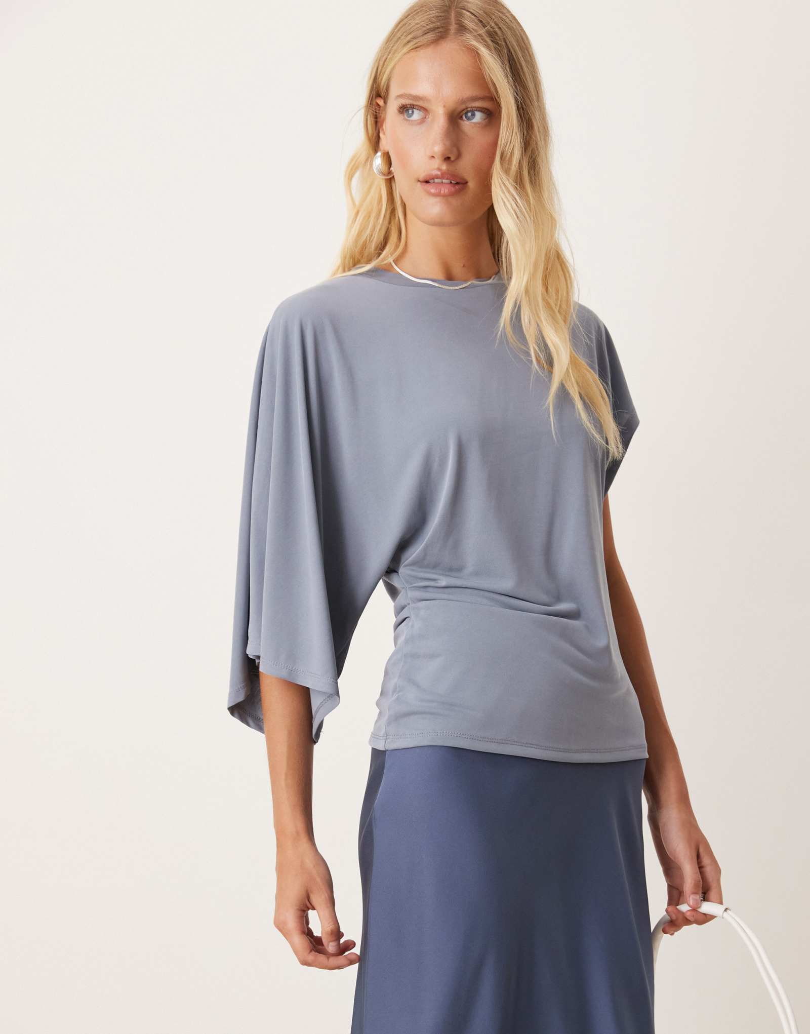 Футболка ASOS DESIGN с асимметричным рукавом из синего модала