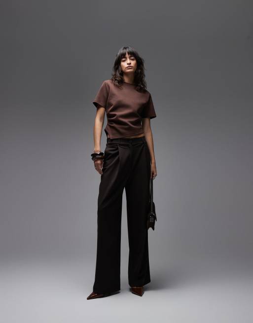ASOS DESIGN – Asymmetrisch drapiertes T-Shirt in Braun, 4 von 4