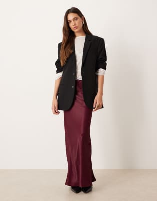 ASOS DESIGN - Asymmetrisch geschnittener Satin-Maxirock in Olivgrün