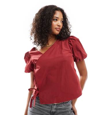 ASOS DESIGN - Asymmetrische Bluse in Rot mit seitlicher Schnürung