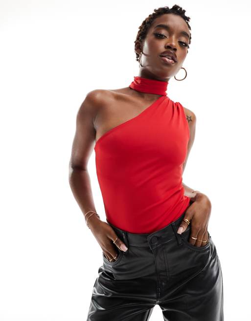 ASOS DESIGN - Asymmetrische body van gladde stof in rood
