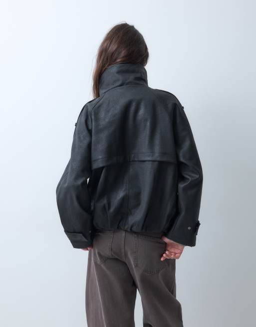 ASOS DESIGN asymmetrische Bomberjacke in Lederoptik in Schwarz, 5 von 5