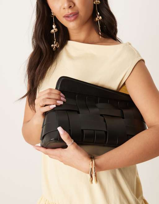 ASOS DESIGN – Asymmetrische Clutch in Schwarz mit Schlaufenhenkel und Flechtdesign, 4 von 4