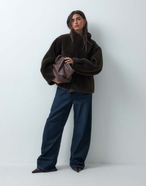ASOS DESIGN asymmetrische jack met opstaande hals en korte borg in chocoladebruin - view 1