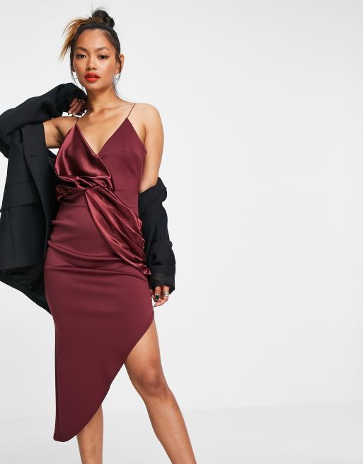 ASOS DESIGN - Asymmetrische midi-jurk van satijnmix met camibandjes en gedraaide voorkant in wijnrood