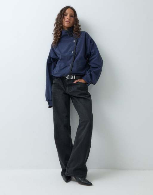 ASOS DESIGN asymmetrische Oversize-Bomberjacke mit Stehkragen in Marineblau, 3 von 5