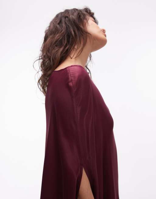 ASOS DESIGN - Asymmetrische satijnen mini-jurk met capemodel in bordeauxrood, 3 van 4