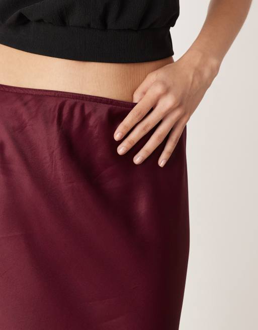 ASOS DESIGN – Asymmetrischer Maxirock aus Satin in Pflaume, 4 von 5