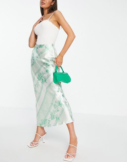 ASOS DESIGN – Asymmetrischer Maxirock aus Satin mit grünem Blumenmuster 