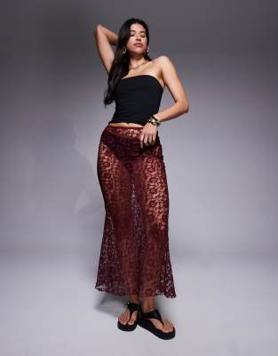 ASOS DESIGN - Asymmetrischer Maxirock aus Spitze in Kirschrot