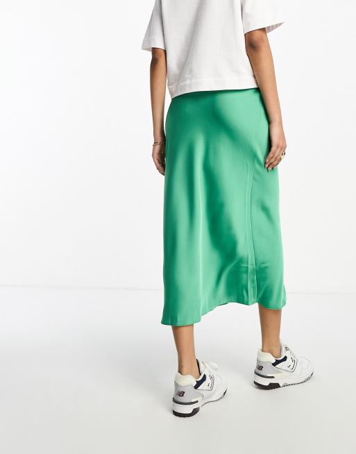ASOS DESIGN – Asymmetrischer Midirock aus Satin in Smaragdgrün , 2 von 4