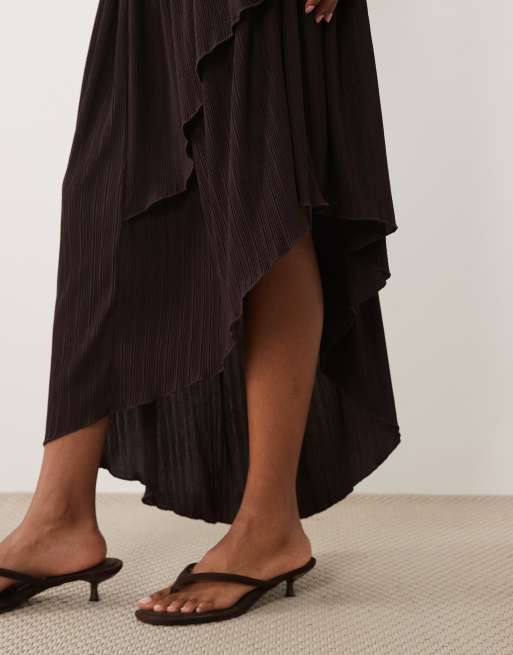 ASOS DESIGN – Asymmetrischer, plissierter, strukturierter Midirock in Schokobraun, 5 von 5