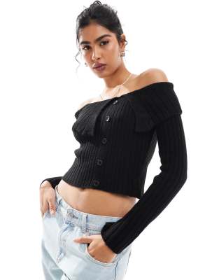 ASOS DESIGN - Asymmetrischer Pullover in Schwarz mit durchgehender Knopfleiste