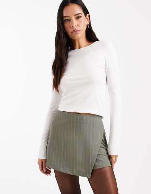 ASOS DESIGN - Asymmetrischer Skort in Khaki mit Streifen-Bunt