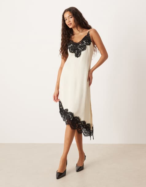 ASOS DESIGN – Asymmetrisches Camisole-Minikleid aus Satin in Creme mit schwarzer Spitze - view 1