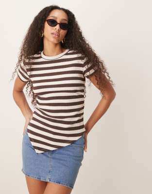 ASOS DESIGN - Asymmetrisches, gestreiftes T-Shirt in Schwarz-Weiß mit seitlicher Raffung-Bunt