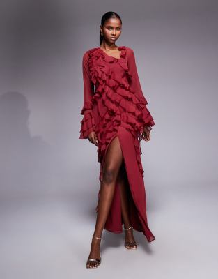 ASOS DESIGN - Asymmetrisches, gestuftes, weiches Chiffon-Maxikleid in Burgunderrot mit Rüschen und langen Ärmeln