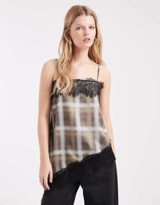 ASOS DESIGN - Asymmetrisches, kariertes Camisole-Oberteil aus Satin mit Spitzenbesatz-Bunt