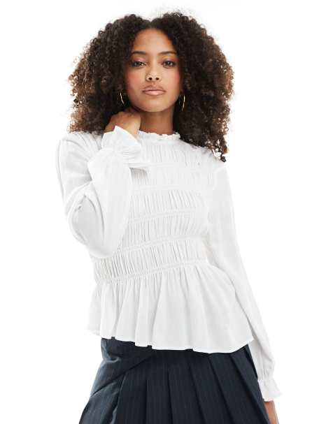 ASOS DESIGN – Asymmetrisches, langärmliges Oberteil in Cremeweiß mit Raffung - view 1