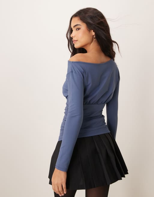 ASOS DESIGN – Asymmetrisches, lockeres Oberteil in Marineblau mit One-Shoulder-Träger, 4 von 4