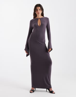 ASOS DESIGN - Asymmetrisches Maxikleid in Anthrazit mit Flügelärmeln-Grau