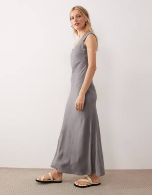 ASOS DESIGN - Asymmetrisches Maxikleid in Grau mit U-Ausschnitt