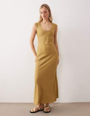 ASOS DESIGN - Asymmetrisches Maxikleid in Olivgrün mit U-Ausschnitt