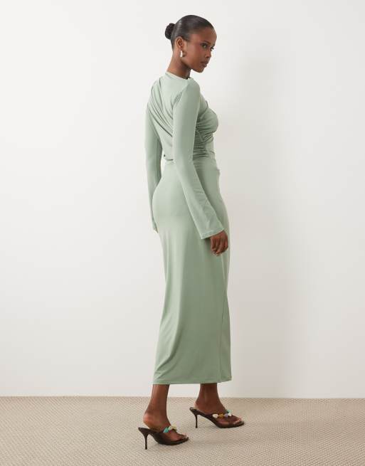 ASOS DESIGN asymmetrisches Maxikleid mit Drapierung und U-Boot-Ausschnitt in Salbeigrün, 2 von 4