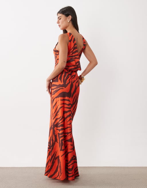 ASOS DESIGN asymmetrisches Maxikleid mit offenem Rücken und abstraktem Tigerprint, 2 von 4
