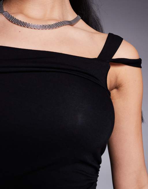 ASOS DESIGN – Asymmetrisches Minikleid in Schwarz mit Raffungen und abfallendem Ärmel, 3 von 4