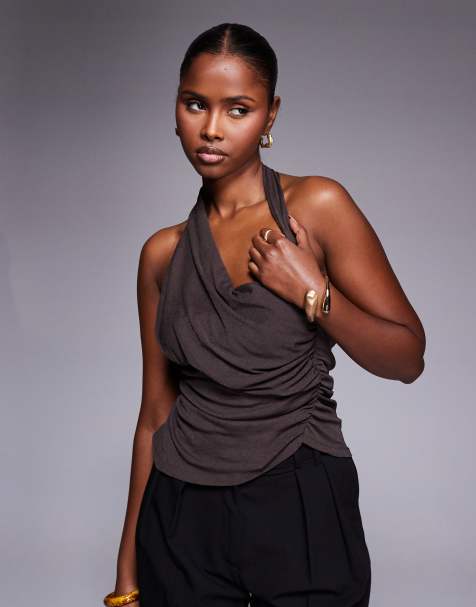 ASOS DESIGN – Asymmetrisches Neckholder-Oberteil in Schokobraun mit Drapierung - view 1